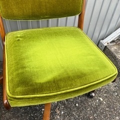 【2脚セット】 karimoku カリモク グリーンモケット デスクチェア 椅子 キャスター付き 直接引取可能！の画像
