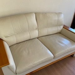 ソファ2つでの金額です