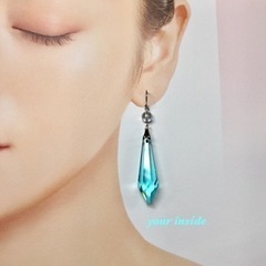 スワロフスキー アンティークグリーン コスモオーラ 天然石ピアスの画像