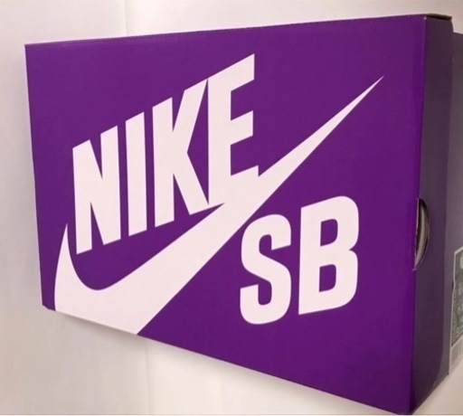 NIKE スニーカー　27cm  2足価格　(両方新品)  早い者勝ち?　(再出品)