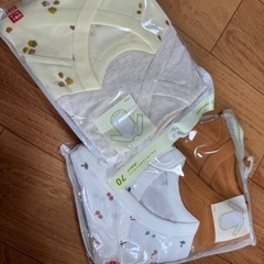 ユニクロのクルーネックボディスーツ