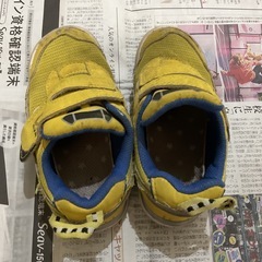 ドクターイエロースニーカーの画像
