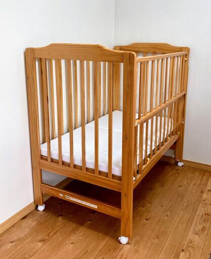 KATOJI カトージ ハイシートベビーベッド 02399 ハイシートベビーベッド（ナチュラル）」について｜カトージの商品