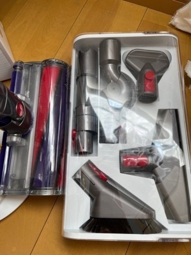 ダイソン掃除機　V10 CYCLONE FLUFFY KIT  特典あり