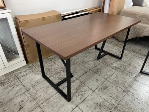 木目がキレイなダイニングテーブル　単品　150センチ幅　新品　未使用品