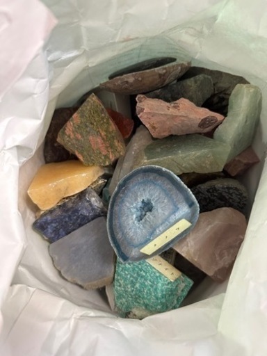 ☆1個100円～から販売☆※価格はヒマラヤ水晶の値段になります。☆商品定価最大10分の1で限定販売☆ヒマラヤ水晶128,000→驚きの12,800円☆天然鉱石☆まとめて☆大、中、小、合わせて200個以上☆現地にて格安販売☆現地まとめ売り値引きあり☆