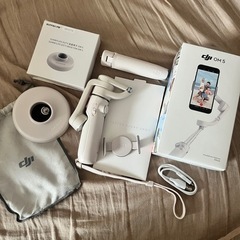 DJI OM 5 スマートフォンジンバル　サンセットホワイト　中古美品　おまけ付き（DJI OM 5 スタンド ）