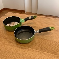 ミニサイズ小鍋とフライパン セットです。の画像