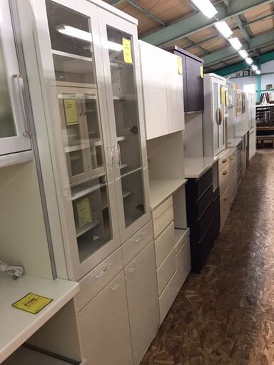 食器棚　二枚扉　おしゃれ　スリム　貝塚市　二色浜