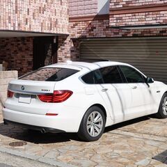 検査6年12月535i グランツーリスモ 306PSターボ/パノラマサンルーフ/ブラックレザー/HDDナビ/地デジ/トップビューカメラ/パワーバックドアの画像