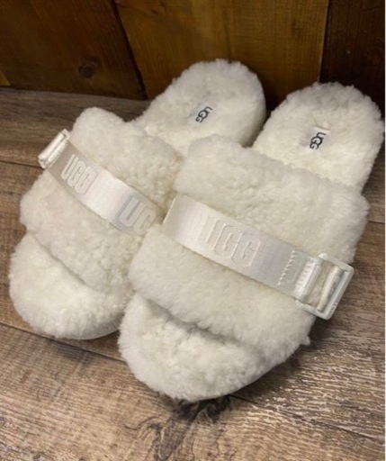 UGG 厚底サンダル　26.0 フラッフィータ　モコモコ　ホワイト