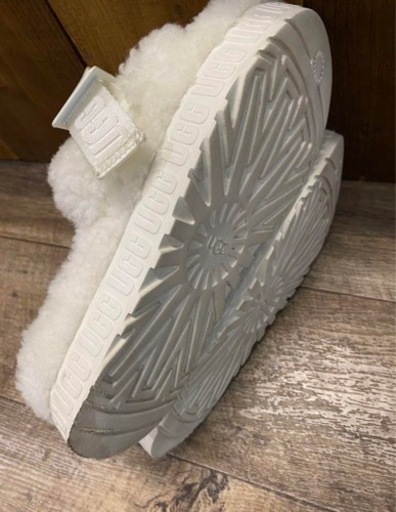 UGG 厚底サンダル　26.0 フラッフィータ　モコモコ　ホワイト