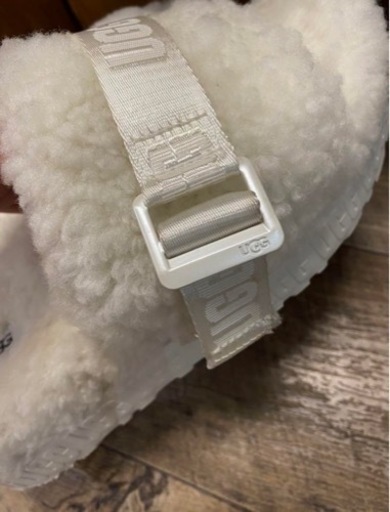 UGG 厚底サンダル　26.0 フラッフィータ　モコモコ　ホワイト