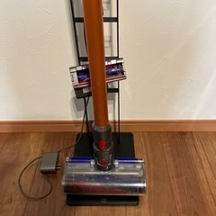 ダイソン掃除機とスタンドの画像