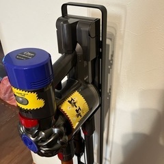 ダイソン掃除機とスタンドの画像