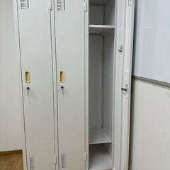 新品同様！更衣室ロッカー3連（ホワイト）価格交渉可！の画像