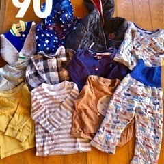 子ども服　90サイズセット　パジャマ付き