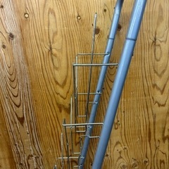 d102106 カタログ パンフレットラック A4サイズ対応 オシャレ インテリア マガジンラック セット売り 宮城県 引き取り限定 現状品 中古品 の画像