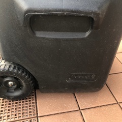 最終値下げ！コールマン　50QTクーラーボックス　黒の画像