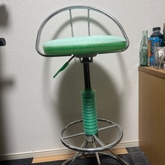 昇降 イスの画像