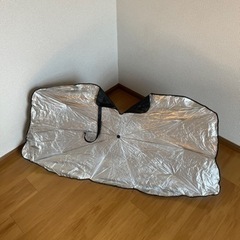 カードケース、外付けハード、サンシェード傘の画像