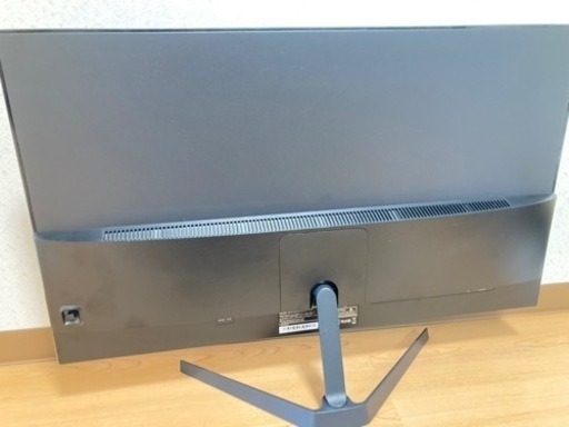 32インチモニター