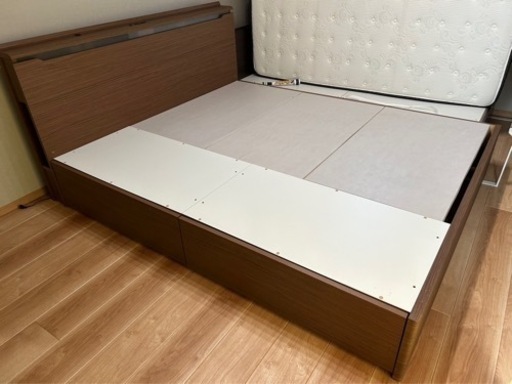 ニトリ　クイーンベッド　フレームのみのお譲り　分解した状態でお渡し致します。