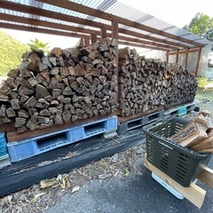 ☆乾燥薪　80円/Kg 長さ35〜45cm 広葉樹のみ　即使用可　キャンプ　薪　クヌギ　ナラの画像