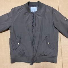 カーキ色 ブルゾン