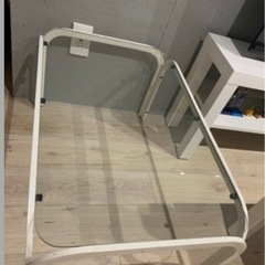机とソファー