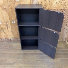 k102108 カラーボックス 3段扉付き 収納家具 ブラウン 本棚 オシャレ インテリア レトロ アンティーク 家具 現状品 中古品 の画像