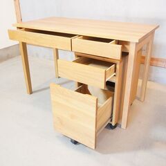 人気のMUJI(無印良品)のオーク材パーソナルデスク&ワゴン。シンプルで