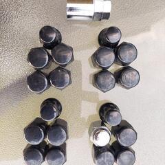 【値下げ】225/65R17 スタッドレスタイヤ&ホイールの画像