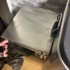 TOMMY BAHAMA屋外用クーラーボックスの画像