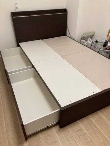 引き出し付きセミダブルベッドフレーム　ニトリ　コンセント付き