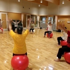 50・60・70代向けバランスボールエクササイズの画像