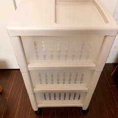 （取引完了）三段収納ケース　コロコロ付き　の画像