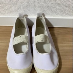 バレーシューズ18センチの画像