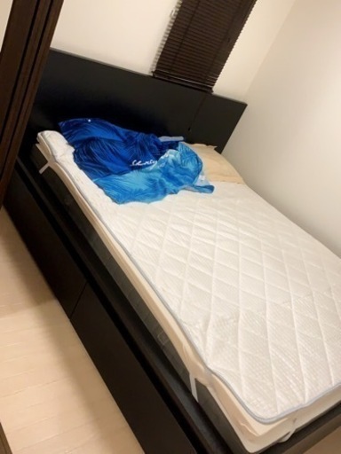 クイーンサイズベッド枠組み、マットレス