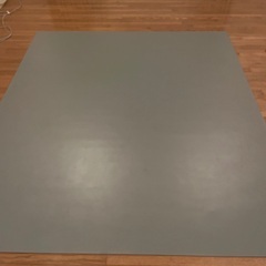 バレエ練習用バー、リノリウム床の画像