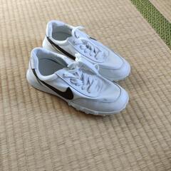 子供のスニーカーの画像