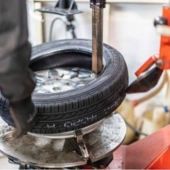 急なタイヤ組み換え、廃棄、車検、板金、買い取りなど承ります！