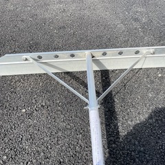 トンボ　アルミ製　庭の砂利にもの画像