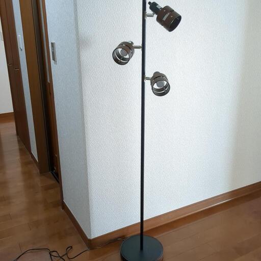 ニトリ　スタンドライト　3灯　LED