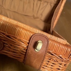 籐のカバンの画像