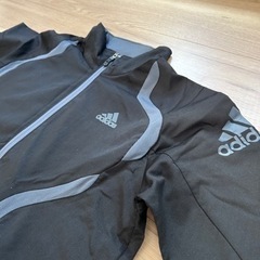 adidas トレーニングウェアの画像