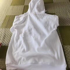 新品だけど左肩部分汚れ毛玉あり！メンズトレーナー　Mサイズの画像