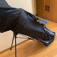 ゴルフバックとクラブ一式の画像