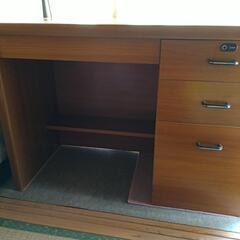 【終了】机　鍵付き（勉強机にオススメ）
