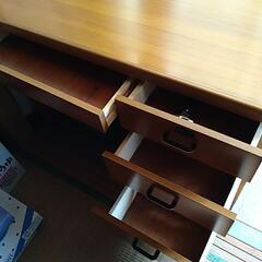 【終了】机　鍵付き（勉強机にオススメ）の画像